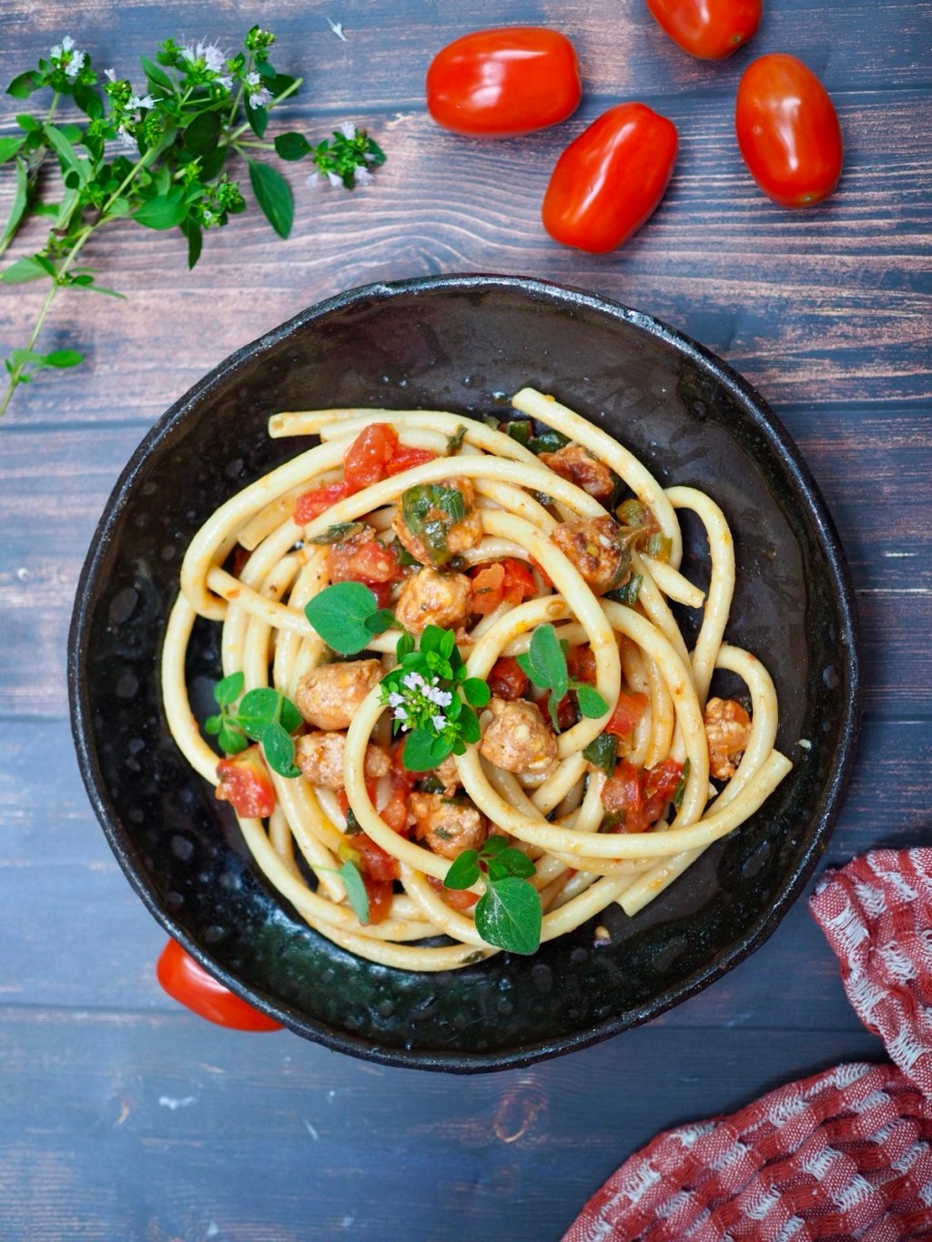 Kesäpasta raakamakkarasta