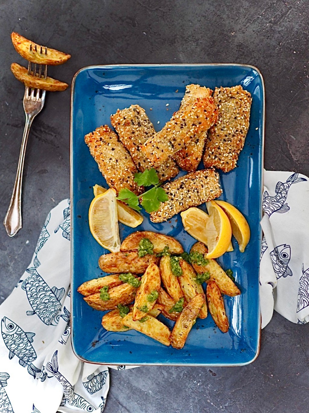 Arkiateria airfryerissa: Seesamikalapuikot ja&nbsp;pestoperunat