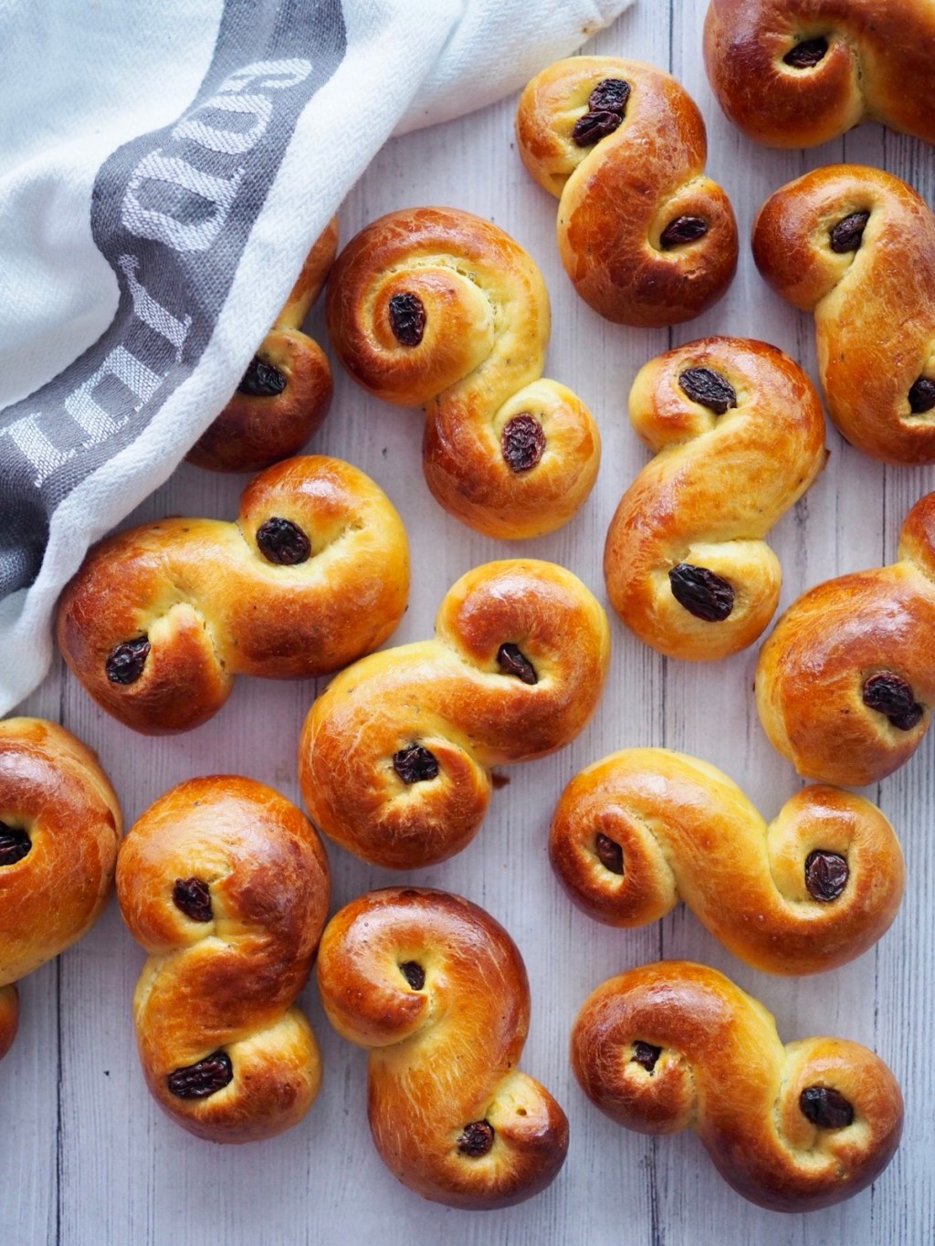 Lussekatter eli Lucia-pullat