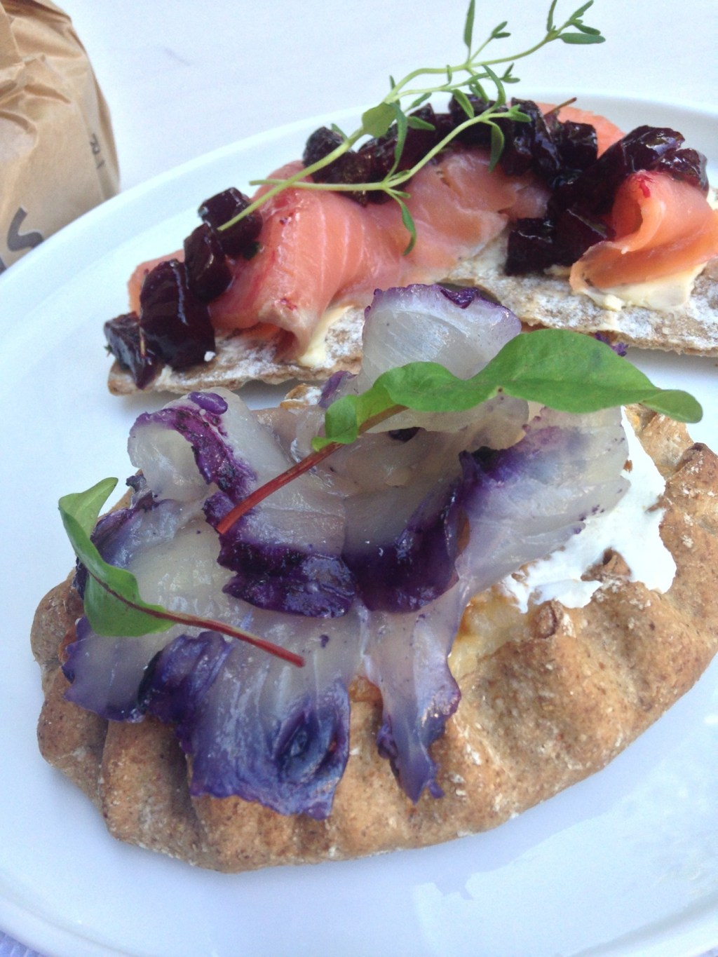 Mustikalla graavattua siikaa ja sitruunakantarellejä