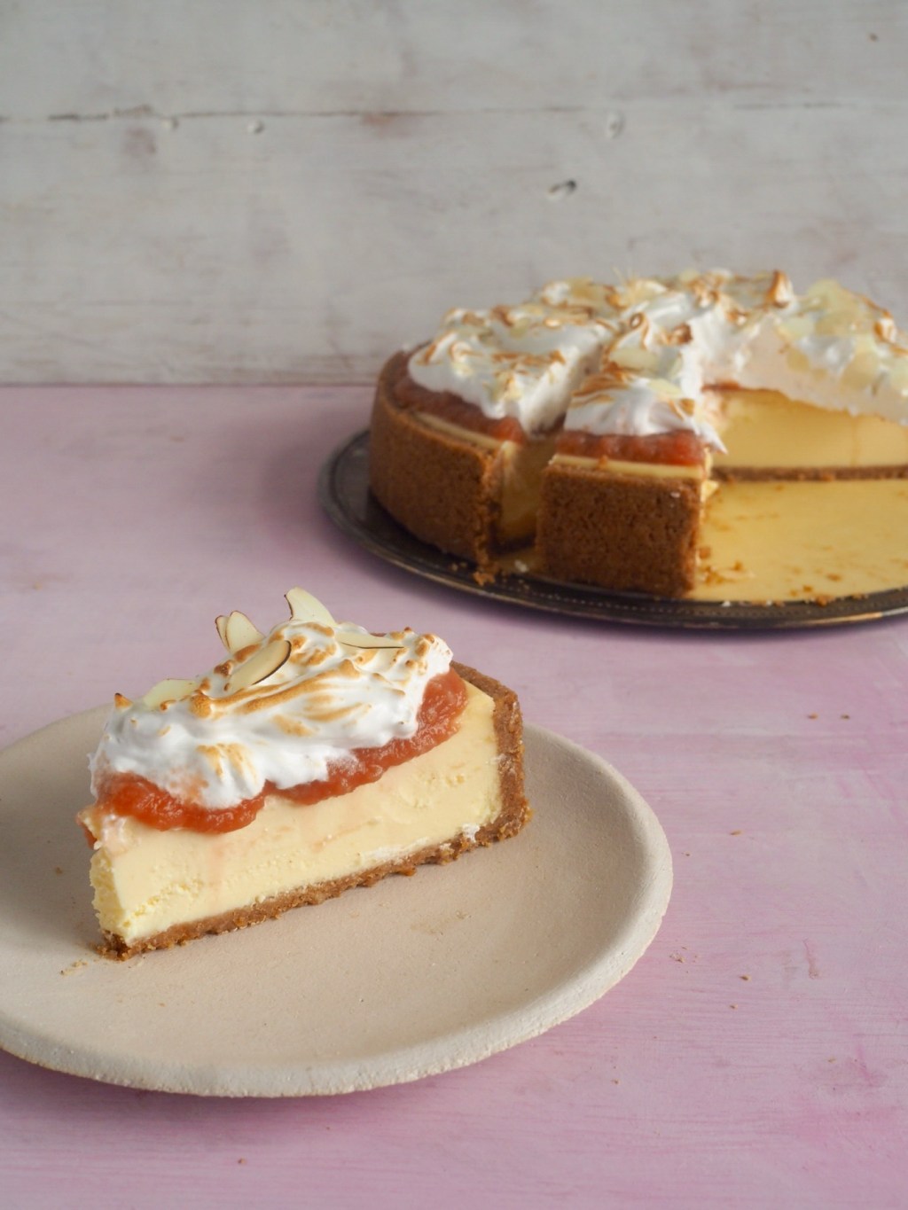 Raparperihilloke kruunaa juustokakun