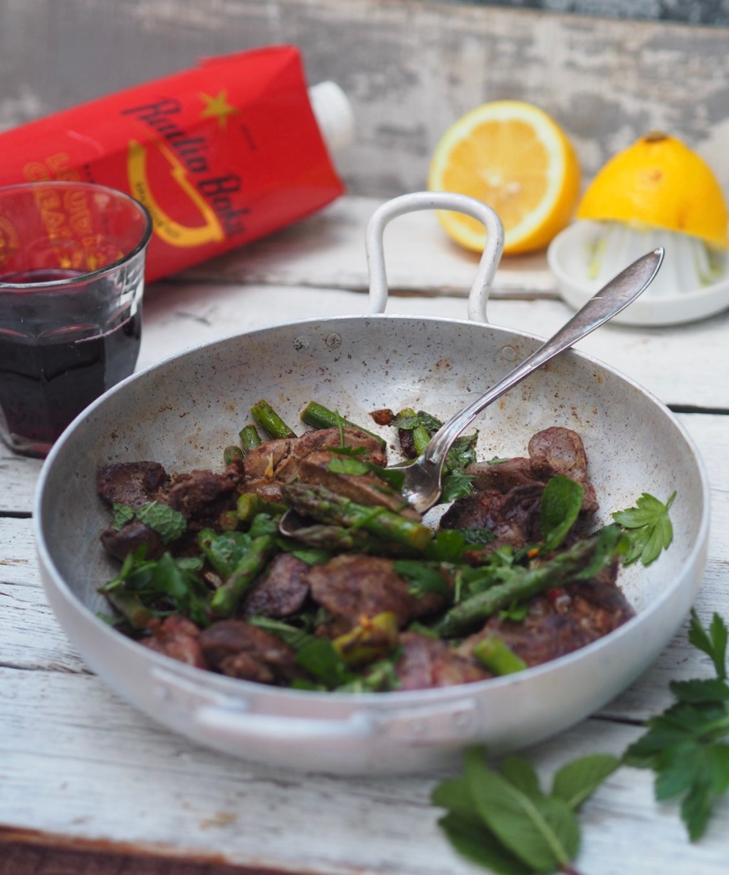 Kananmaksameze luksushotellin tapaan ja maitokauppaviiniä