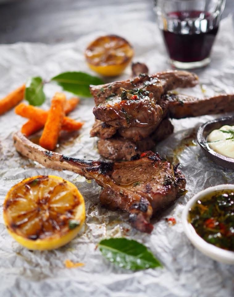 Grillatut karitsankyljykset & chimichurri-kastike – herkkua&nbsp;helposti