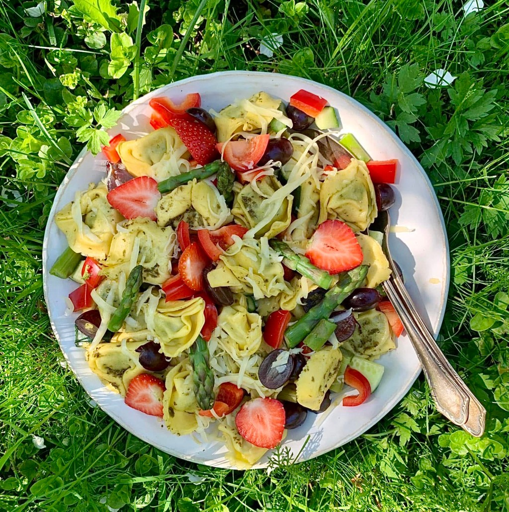 Välimerellinen pastasalaatti