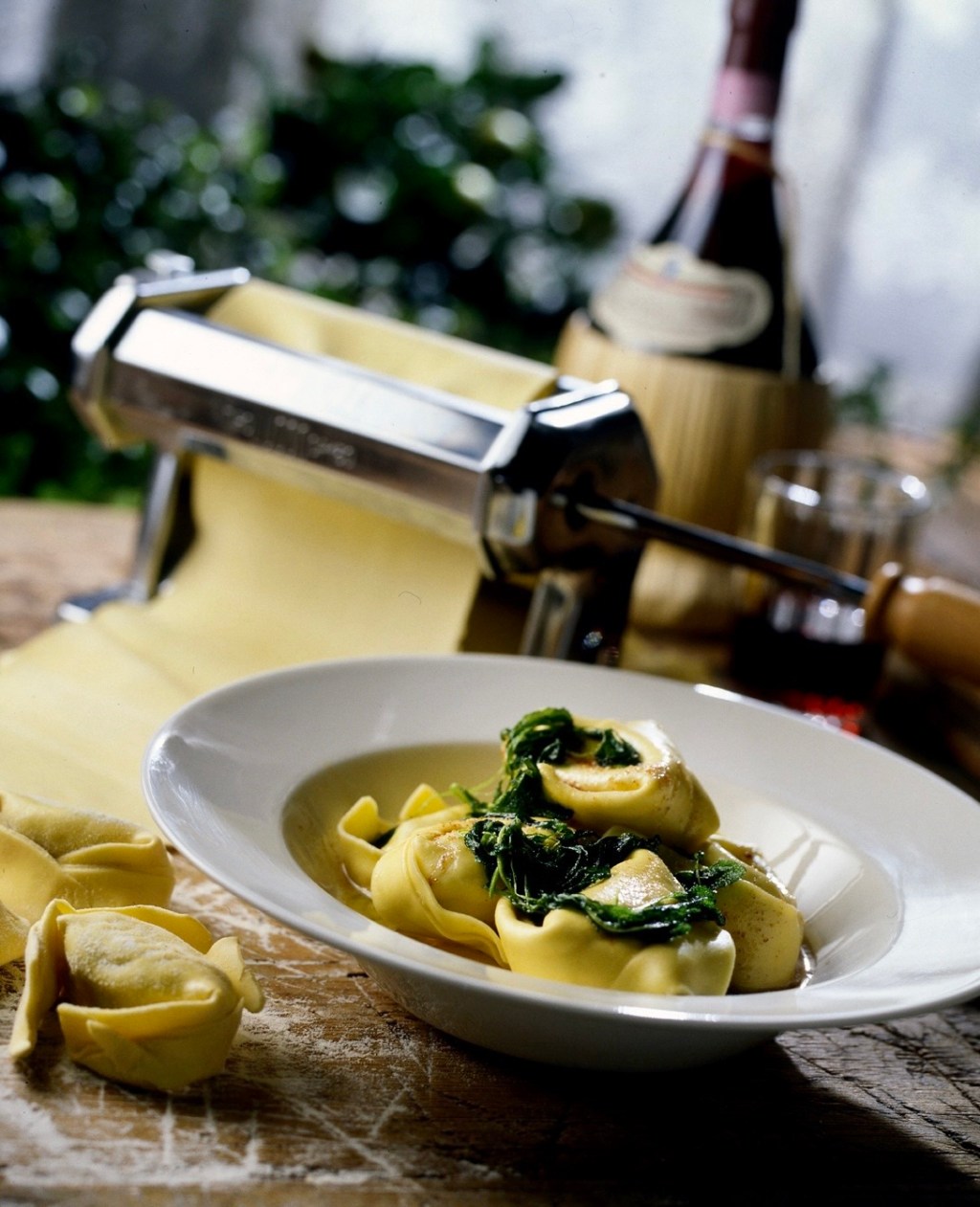 Tortelliineja salviavoissa