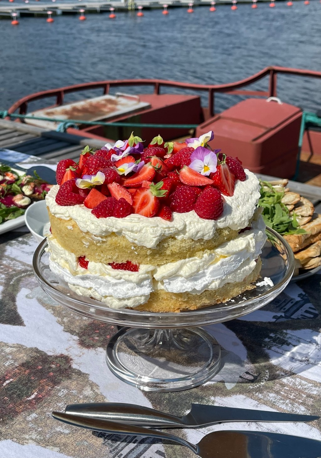 Kotiruokaa: Perinteinen mansikkakermakakku