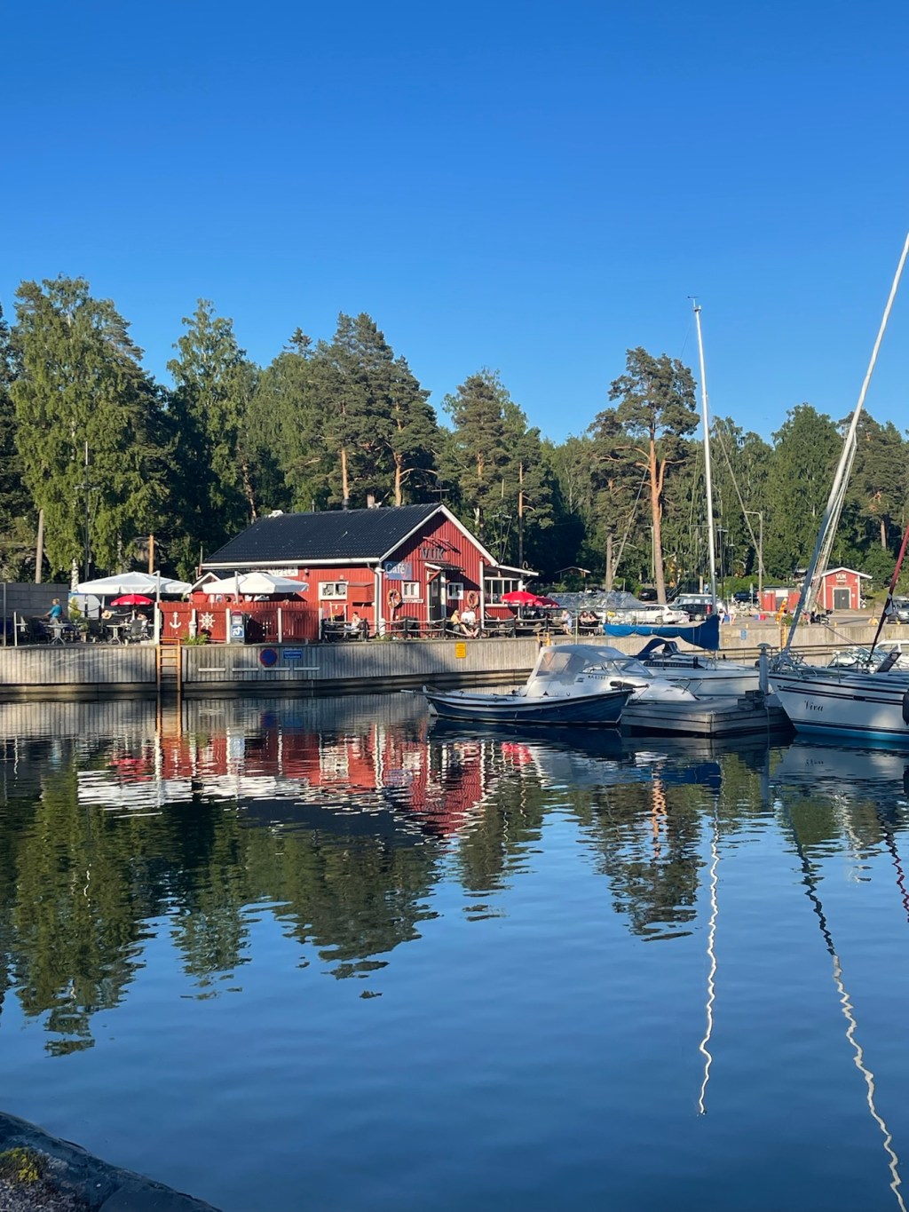 Reissublondi: Kahvila meren rannalla –&nbsp;Helsinki