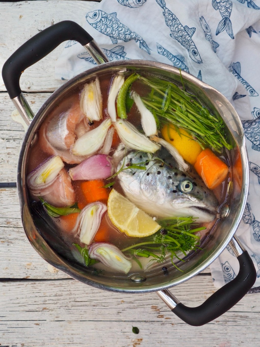 Lohiliemi kalanperkeistä