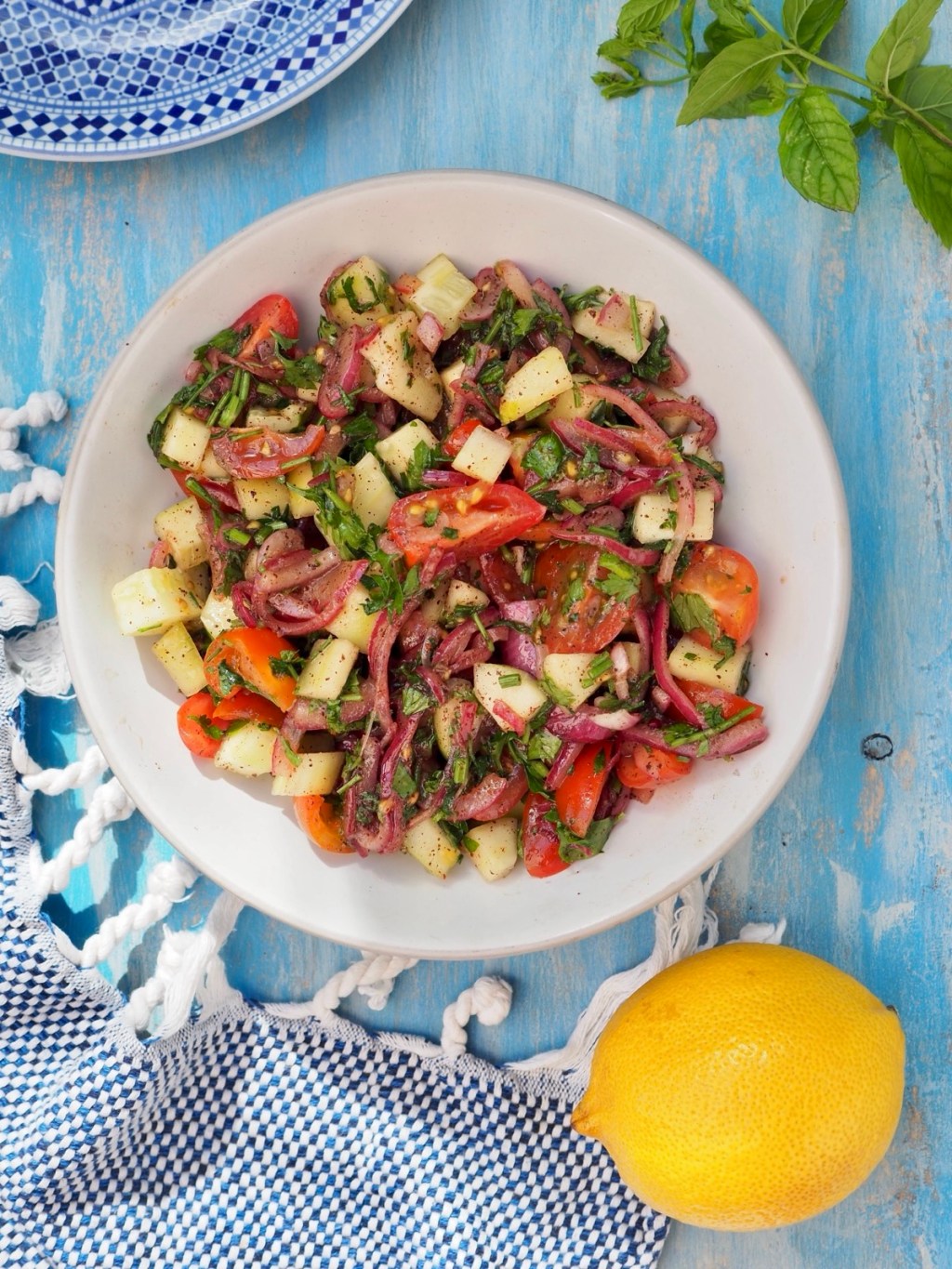 Persialainen Shirazi-salaatti