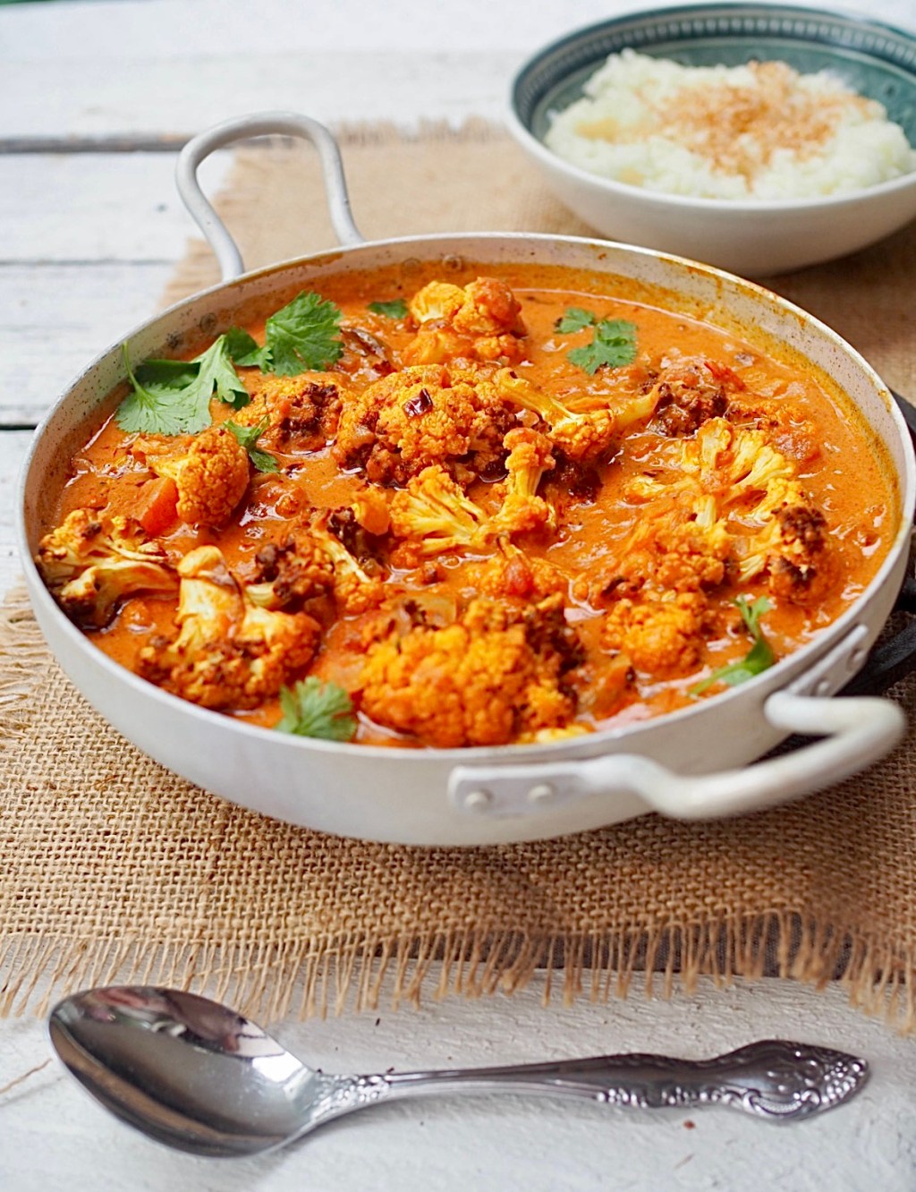 Butter Cauliflower eli airfryerissä paahdettua kukkakaalia voi-tomaattikastikkeessa