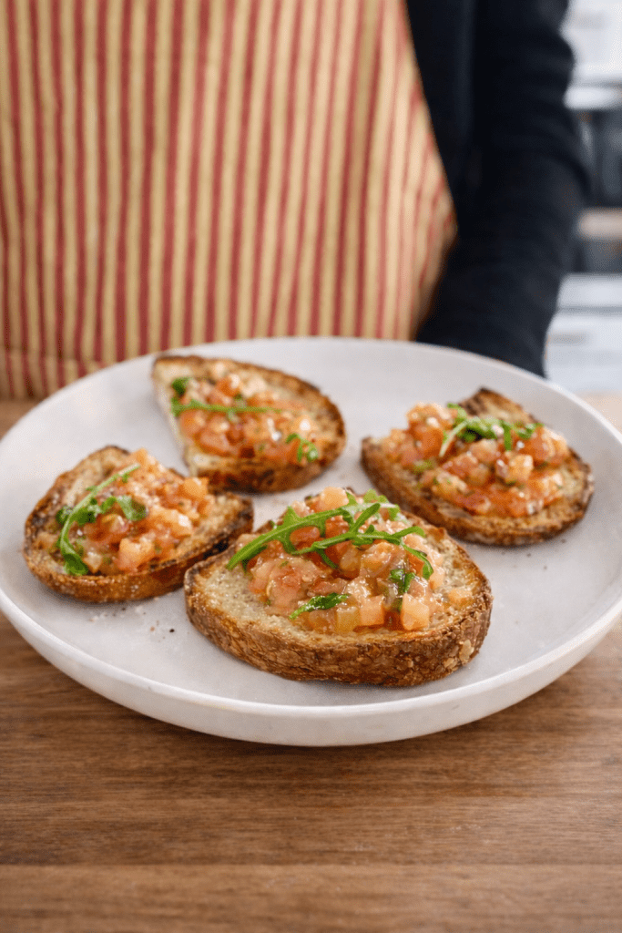 Bruschetta leivät tomaatilla ja yrteillä