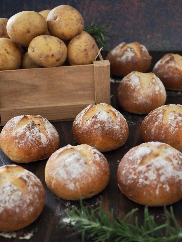 yön yli sämpylät peruna rosmariini pehmeät sämpylät