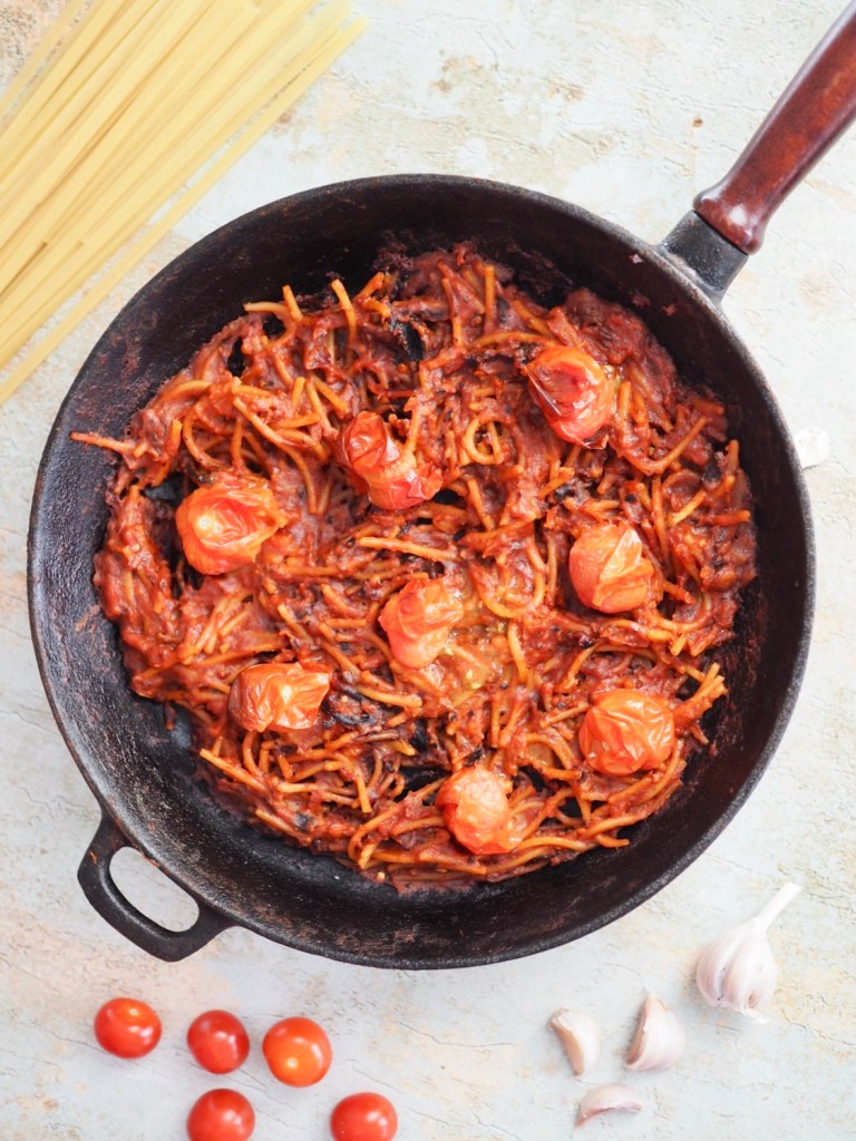 Spaghetti all’assassina rapeana ja hieman palaneena pannulla