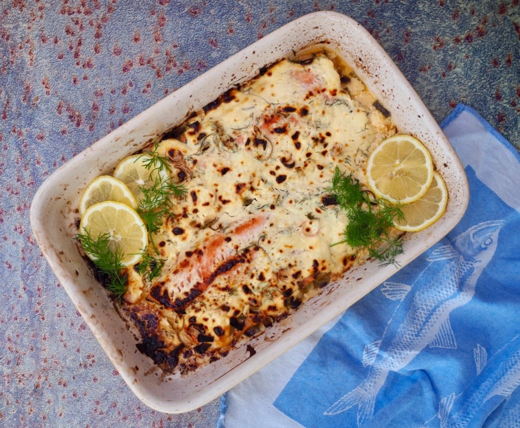 Makaronilaatikko lihapullat uunilohi lohikeitto nakkikastike klassikko kotiruoat