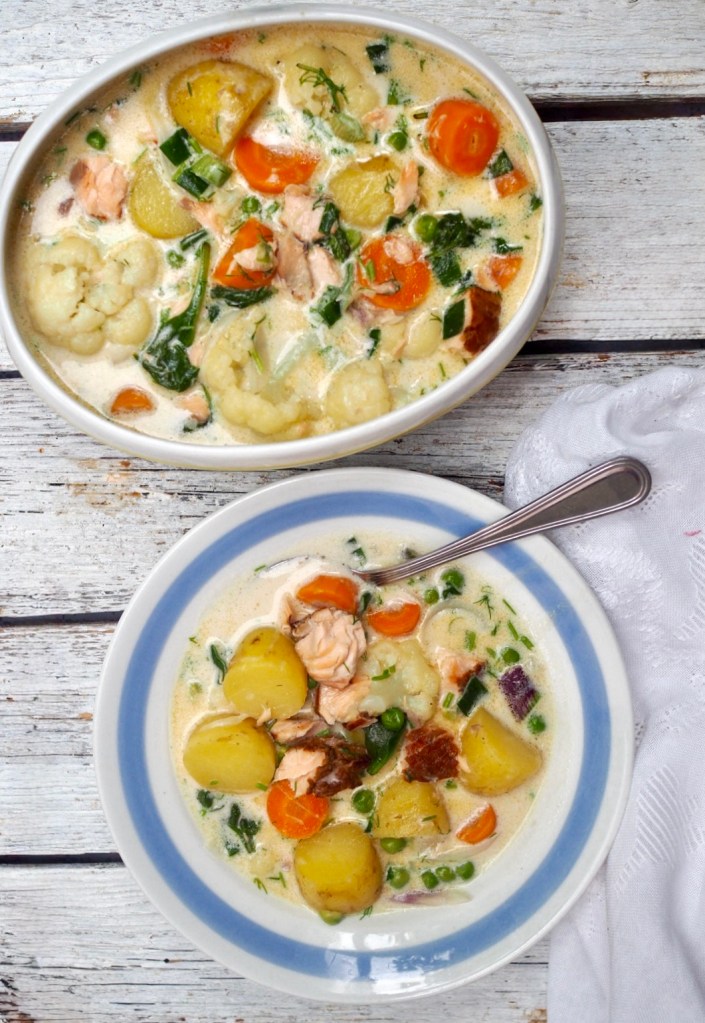 Savulohikeitto perunoilla ja kasviksilla, perinteinen ja pehmeä kotiruoka