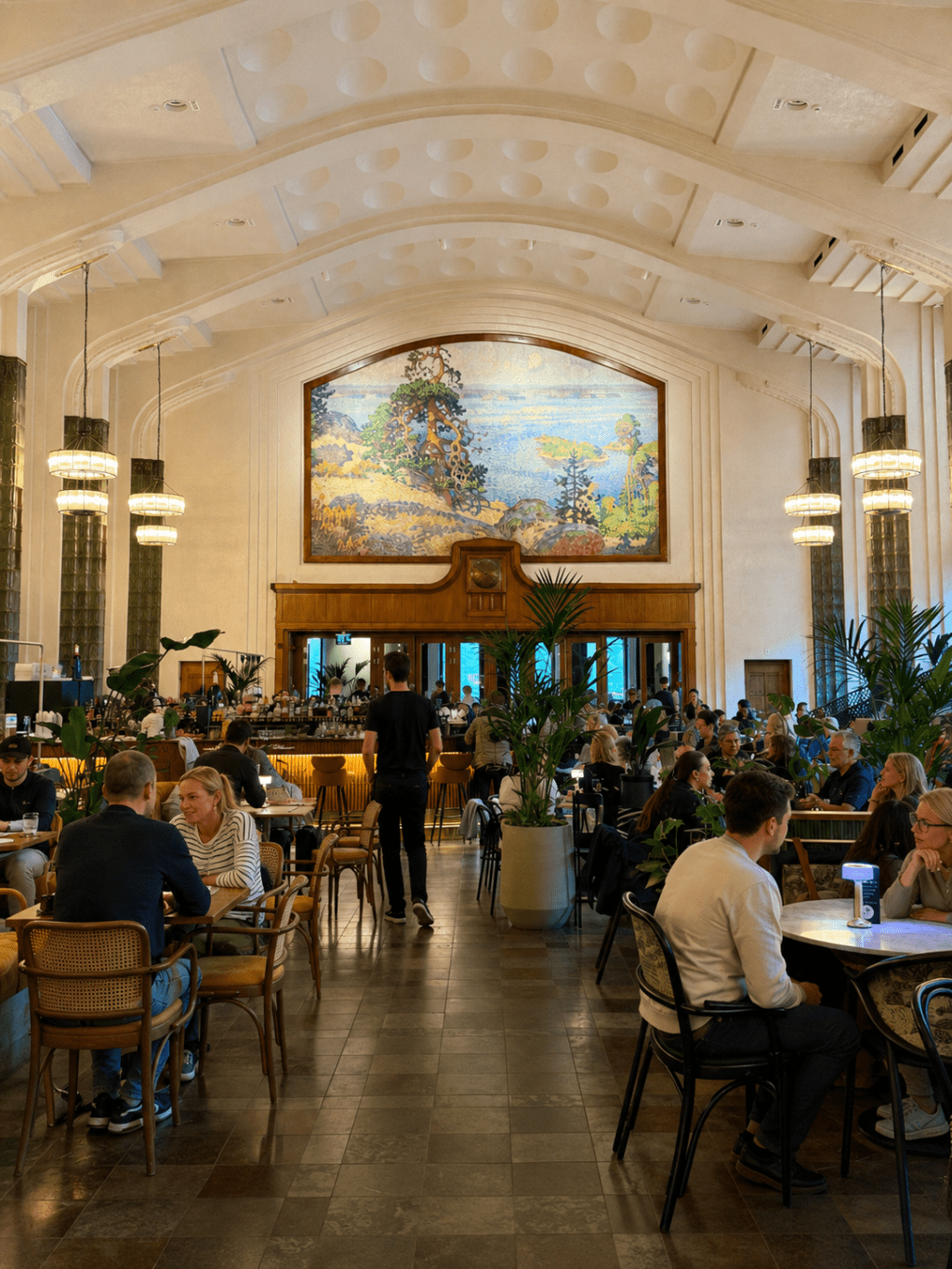 Ravintola Taulu – suomalaisia makuja historiallisessa asemasalissa